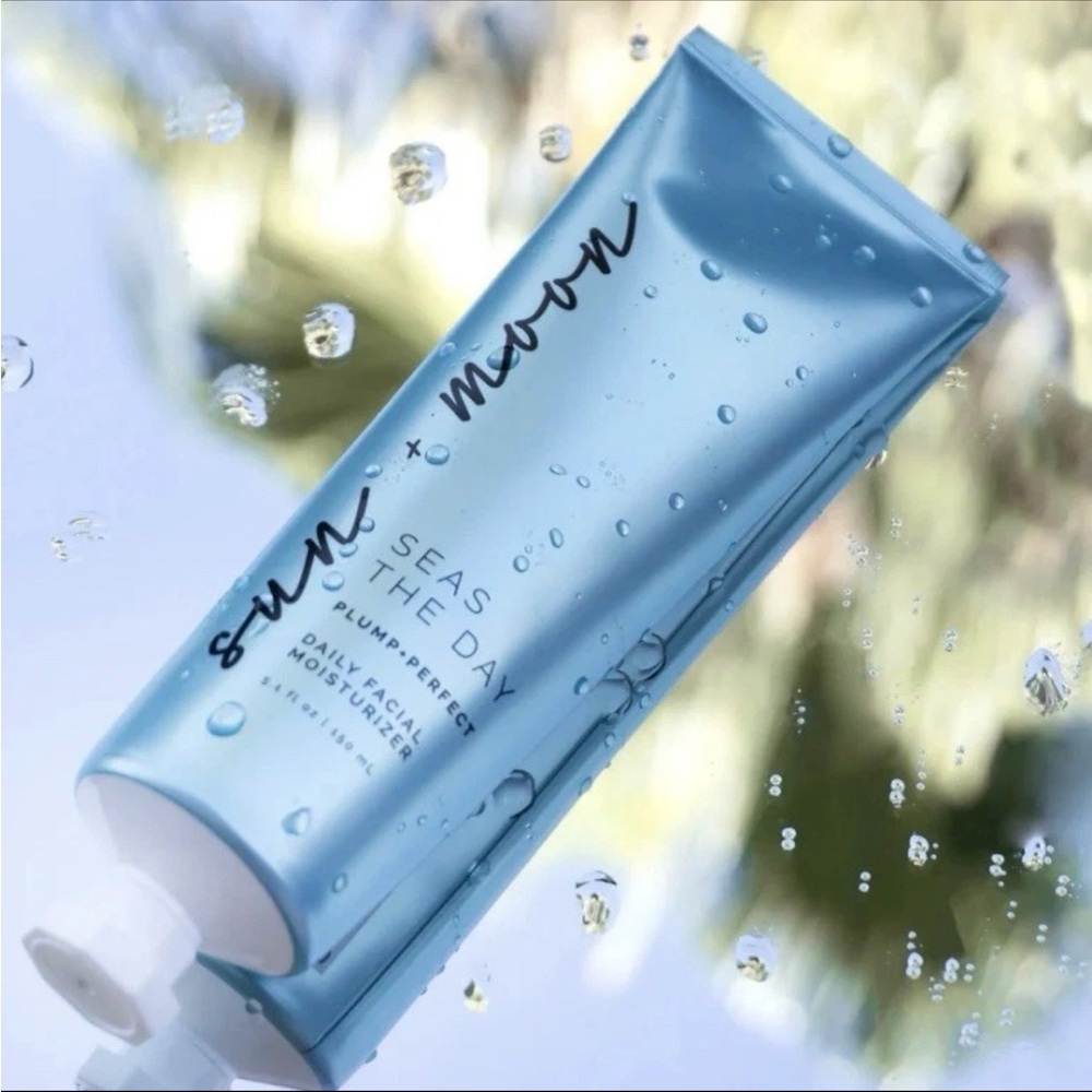 NWT Sun and moon Seas the Day Daily Facial Moisturizer new in box with collagen!